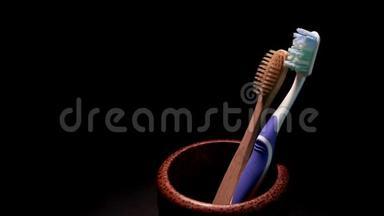 现代塑料牙刷和传统环保木制牙刷
